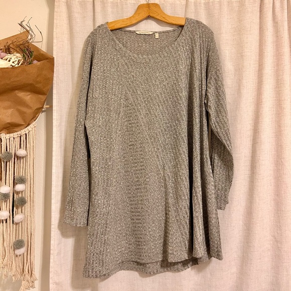 Soft surroundings grey style 2EU96 ribbed knit asymmetrical hem swing top - Picture 1 of 5